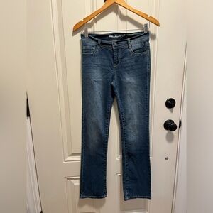 Wallflower Legendary Low-rise, Size 5 Jeans Embroidered back pockets